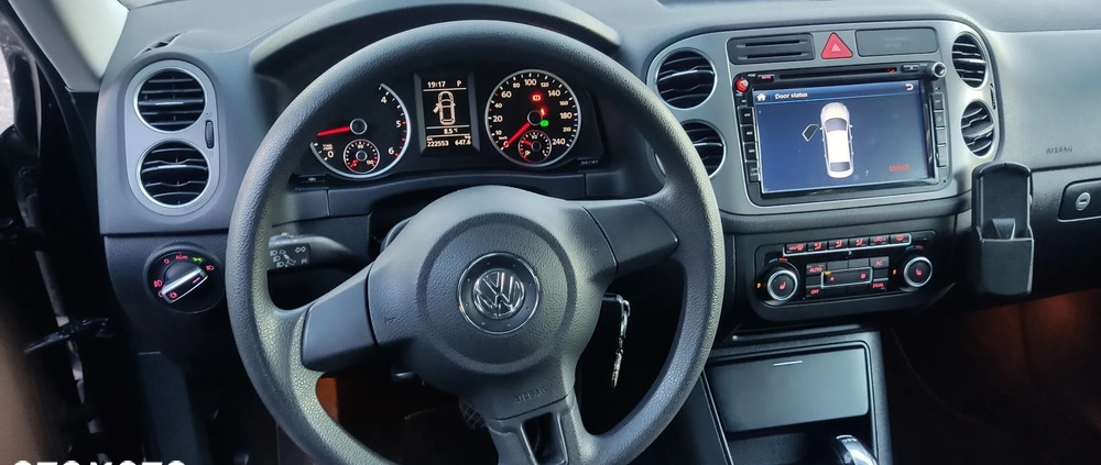 Volkswagen Tiguan cena 40900 przebieg: 222500, rok produkcji 2011 z Bodzentyn małe 211